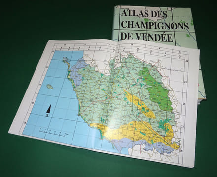 ATLAS DES CHAMPIGNONS DE VENDÉE.. PACAUD R. -Société Mycologique de La Roche-sur-Yon