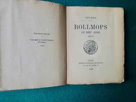 Roll-Mops le dieu assis.. Gus BOFA
