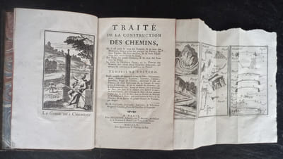 Traité de la construction des chemins.
Où il est parlé de ceux des Romains, & de ceux des Modernes, suivant qu'on les pratique en France; de leurs figures; de leurs matières, & de leurs dispositions dans toutes sortes de lieux, des Pavez des grands chemins, & de ceux des Ruës dans les Villes.
La carte de l'ancienne Gaule, où les Chemins des Romains sont tracez selon l'Itinéraire d'Antonin, qui marque les endroits où ils passaient en France.