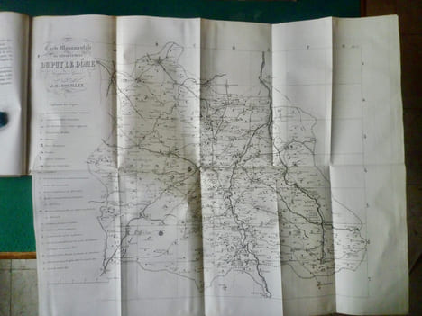 Tablettes historiques de l'Auvergne, comprenant les départements du Puy-de-Dôme et du Cantal, puis à partir du tome 2 s'ajoutent les départements de ...
