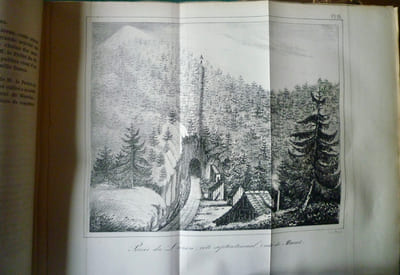 Tablettes historiques de l'Auvergne, comprenant les départements du Puy-de-Dôme et du Cantal, puis à partir du tome 2 s'ajoutent les départements de la Haute-Loire et de l'Allier.