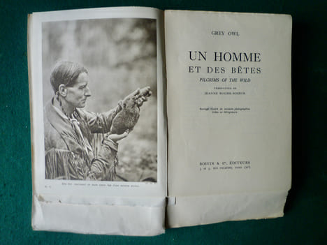 Un homme et de bêtes.
Pilgrims of the wild traduit par Jeanne Roche-Mazon. Grey OWL