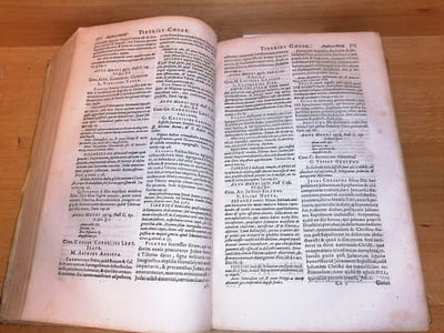 Opus chronologicum, ex authoritate potissimum Sacrae Scripturae et historicorum fide dignissimorum... cui praemissa est Isagoge chronologica... studio et opera Sethi Calvisii. Editio altera...