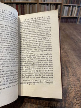 Histoire des perruques, où l'on fait voir leur origine, leur usage, leur forme, l'abus et l'irrégularité de celles des ecclésiastiques.... THIERS ...