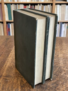 Les Caractères de La Bruyère suivis des Caractères de Théophraste traduits du grec par le même.. LA BRUYERE.