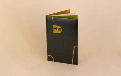 Derrière son double. Suivi de : Solution H, Trois feux et une tour, Dans l'oeil de miroir. Lettre-préface d'André Breton.