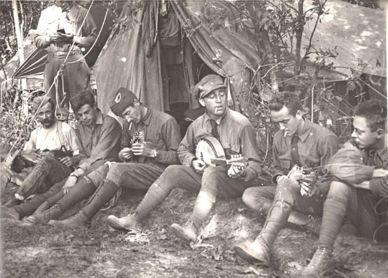 Album de photographies de la premi&egrave;re guerre mondiale.. GRANDE GUERRE]