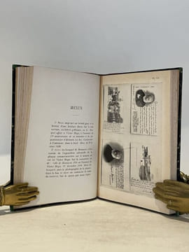 Victor Hugo par le bibelot, le populaire, l'annonce, la chanson. Préface par Adolphe Brisson.. BEUVE (Paul) et DARAGON (Henri).