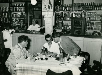 Photographie de Kessel au Maroc avec Marc Allégret (tirage argentique de l'époque au format 140 x 195 mm, cachet du photographe Robert Pigneux, vers 1954).