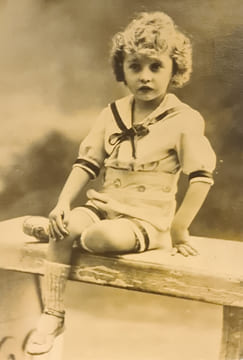 Photographie originale de Luc Dietrich enfant (9,5 x 6,5 cm, Dijon, vers 1919).. DIETRICH (Luc)]