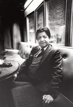 Portrait photographique apr Bruno de Monès. NAIPAUL (V. S.).