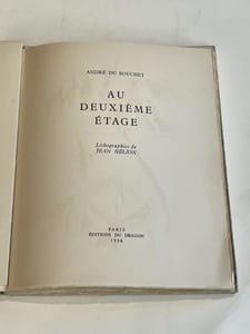 Au deuxième étage.