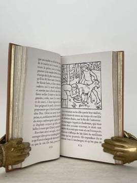 Les Pastorales ou Daphnis et Chloé. Traduction d'Amyot revue et complétée par P.-L. Courier.. LONGUS.