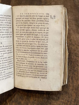 Discours sur les révolutions de la surface du globe, et sur les changemens qu'elles ont produits dans le règne animal.. CUVIER (Georges).