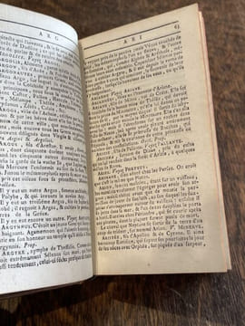 Dictionnaire abrégé de la fable pour l'intelligence des poëtes, des tableaux & des statues, dont les sujets sont tirés de l'histoire poétique. . ...