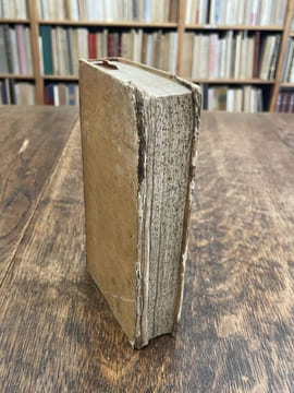 Histoire des perruques, où l'on fait voir leur origine, leur usage, leur forme, l'abus et l'irrégularité de celles des ecclésiastiques.... THIERS ...