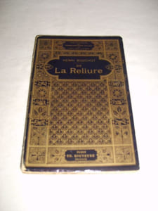 De la reliure. Exemples à imiter ou à rejeter. L'art du siècle. De l'habillement du livre. Ses qualités et sa décoration.