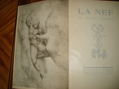 La nef.. BOURGES (Elémir)