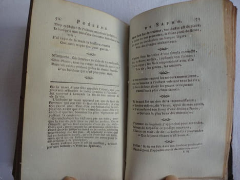 Voyage de Chapelle et Bachaumont, suivi de quelques autres voyages dans le même genre. - Poésies de Sapho, suivies de différentes poésies dans le même ...