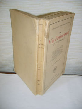 La vie parisienne au XVIIIe siècle. Conférences du Musée Carnavalet (1928).. undefined