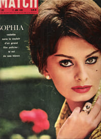 Paris Match N° 583 . 11 Juin 1960 . Sophia ( Loren ) . Manifestation De Non-Violence Contre Les Camps d' Internements Pour Arabes . Mort De Pasternak . Élection à Alger D'élisabeth Lagaillarde . Eichmann Vivait En Argentine . Turquie .
