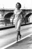 Juliette Binoche au Pont Neuf. . Portrait photographique- tirage d'agence. . DOISNEAU (Robert) - BINOCHE (Juliette)