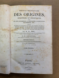 Nouveau dictionnaire des Origines, inventions et découvertes dans les arts, les sciences, la géographie, le commerce, l’agriculture, le commerce etc., indiquant les époques de l’établissement des peuples, des religions, des sectes et institutions religieuses, des lois, des dignités, l’origine des différentes coutumes, des modes, des monnaies, etc., ainsi que les époques des inventions utiles, et des découvertes importantes faites jusqu’à ce jour. Seconde édition revue, corrigée et augmentée de plus de 800 articles par les auteurs 
