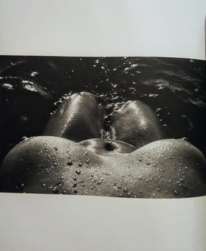 Née de la Vague.. CLERGUE (Lucien)