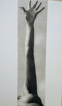 Née de la Vague.. CLERGUE (Lucien)