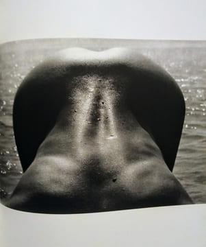 Née de la Vague.. CLERGUE (Lucien)