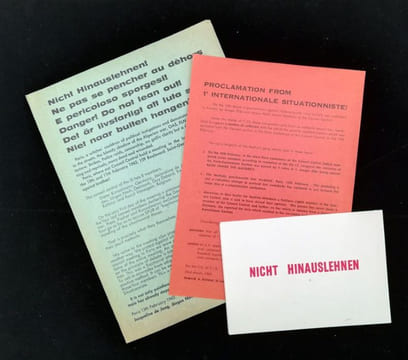 Exclusion des spuristes ensemble de trois documents. undefined