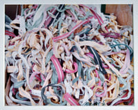 Photographie originale: Accumulation de fermetures éclair