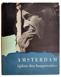 Amsterdam tijdens den hongerwinter. (Amsterdam during the ‘hungerwinter’)