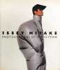 Issey Miyake (d&eacute;dicac&eacute; &agrave; Sonia Rykiel). PENN IRVING (1917-2009)