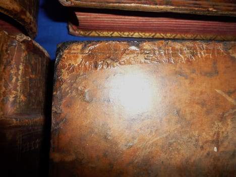 HISTOIRE ROMAINE DEPUIS LA FONDATION DE ROME JUSQU'A LA BATAILLE D'ACTIUM : C'est à dire jusqu'à la fin de la république. ROLLIN et CREVIER