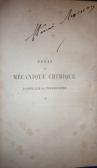ESSAI DE MECANIQUE CHIMIQUE
Fondée sur la thermochimie