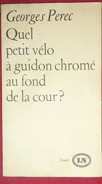 Quel petit vélo à guidon chromé au fond de la cour