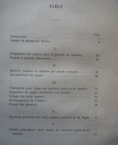 Procédés de photographie au charbon, aux encres d'impression et aux sels d'argent.