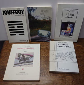 Cinq volumes de cet auteur dont quatre avec envoi.