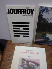 Cinq volumes de cet auteur dont quatre avec envoi. 