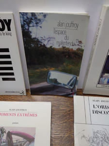 Cinq volumes de cet auteur dont quatre avec envoi. 