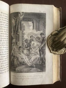 Théâtre du monde, où, par des exemples tirés des Auteurs anciens et modernes, les vertus et les vices sont mis en opposition[...] Ouvrage dédié à la Reine, et orné de très-belles gravures, d'après les dessins de MM. Moreau le jeune et Marillier. 