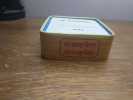 &Eacute;loge du tutoiement. Contenu dans un v&eacute;ritable &eacute;crin &agrave; fromage ni trop gras ni trop fait, avec un sachet d'odeur ouvrable selon le go&ucirc;t de chacun. . ...