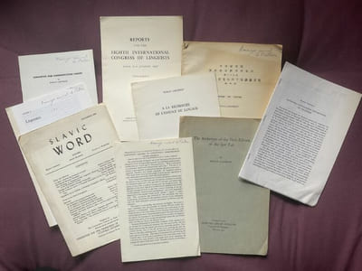 Ensemble de 10 plaquettes diverses, dont 6 avec envoi de l'auteur.