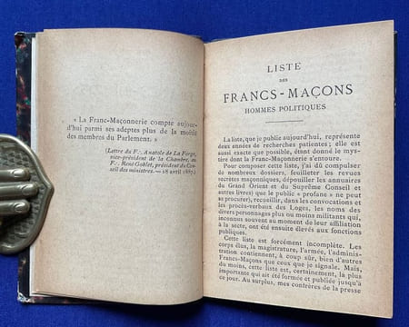 Liste des Francs-Maçons, sénateurs, députés, hommes politiques, fonctionnaires, agents de l'administration, et autres personnages officiels. . LEO ...