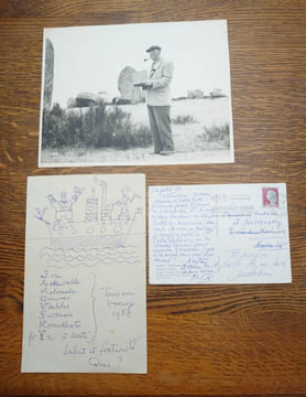 Ensemble de trois documents. Dessins. Autographes. - Un feuillet autographe signée avec dessin, adressée à Anatole Jakovsky, acrostiche à partir du ...