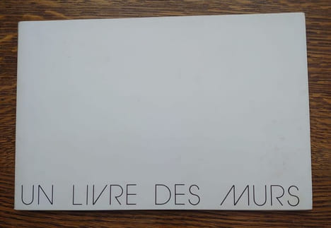 Un livre des murs. . JOUET Jacques, BERTIN Jacques. 