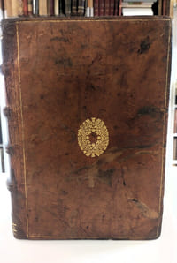 Le Cérémonial de France, ou description des Cérémonies, Rangs & Séances observées aux Couronnemens, Entrées & Enterremens des Roys & Roynes de France, & autres Actes et Assemblées solennelles. Recueilly des Mémoires de plusieurs Secrétaires du Roy, Hérauts d'Armes & autres.