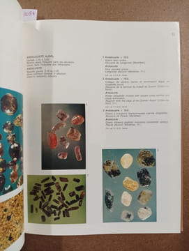 Atlas photographique des minéraux d'alluvions - Photographic atlas of detrital minerals. DEVISMES, Pierre