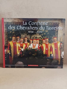 Le Clos et le Château de Vougeot. Cellier de l'Abbaye de Cîteaux - La Confrérie des Chevaliers du Tastevin 1934-2019 (Coffret)